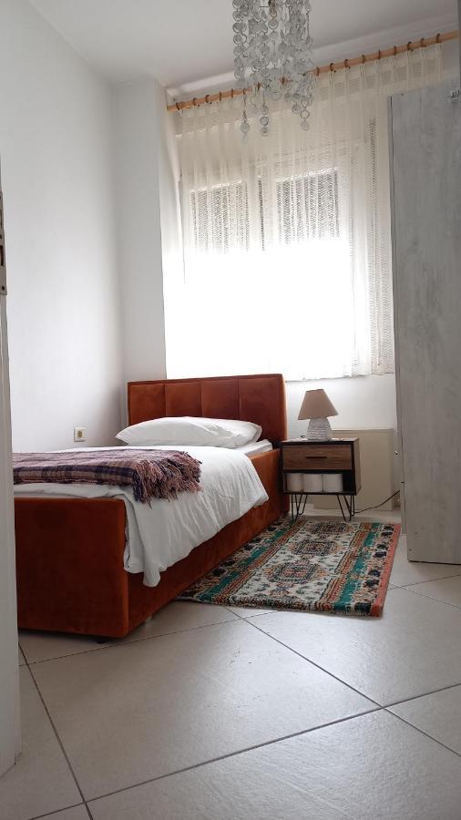Isabel Rooms Tirana Rum bild